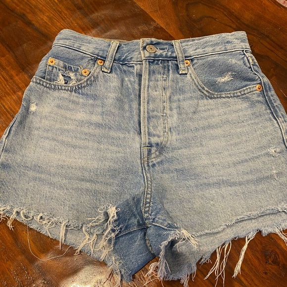 Levi’s Ribcage Jean Shorts Size 24 - Picture 2 of 8